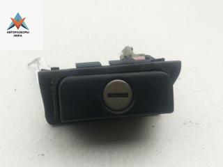 кнопка открытия багажника Volkswagen Golf 3 поколение 1997, 1.8 л., бензин, АКПП, серый, хетчбэк 3 дв., 1H6827571