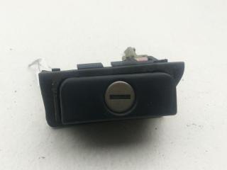 кнопка открытия багажника Volkswagen Golf-3 1997, 1.8 л., бензин, АКПП, серый, хетчбэк 3 дв., 1H6827571