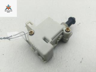 активатор замка багажника Volkswagen Passat B5 [рестайлинг] 2001, 2.0 л., бензин, МКПП, синий, универсал, 3B5827061C