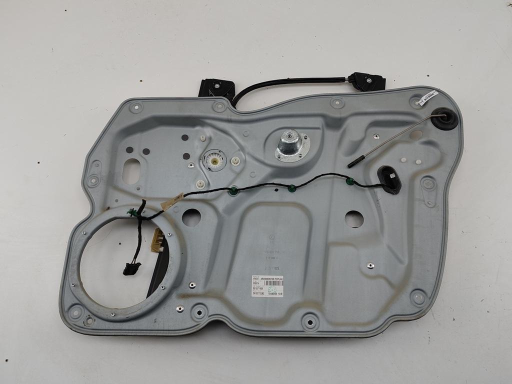 стеклоподъемник передний правый Volkswagen Caddy 3 поколение 2005, 2.0 л., дизель, МКПП, белый, фургон, 2K1837752BC - фото №1