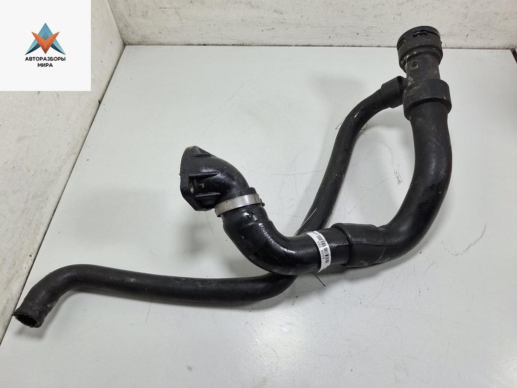 патрубок радиатора Audi A4 B5 1995, 1.8 л., бензин - фото №1