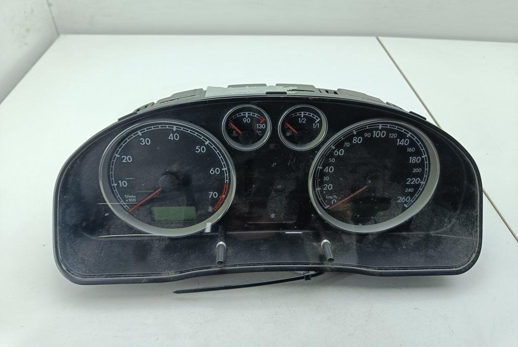 приборная панель Volkswagen Passat B5+ (GP) 2002, 2.0 л., бензин, МКПП, серый, универсал, 3B0920807 - фото №1