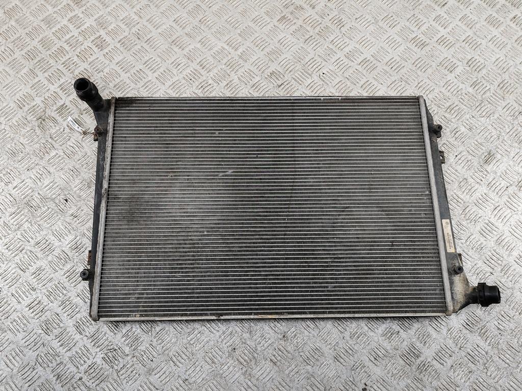 радиатор охлаждения Volkswagen Passat B6 2007, 2.0 л., дизель, МКПП, серый, универсал, 3C0121253AK - фото №1