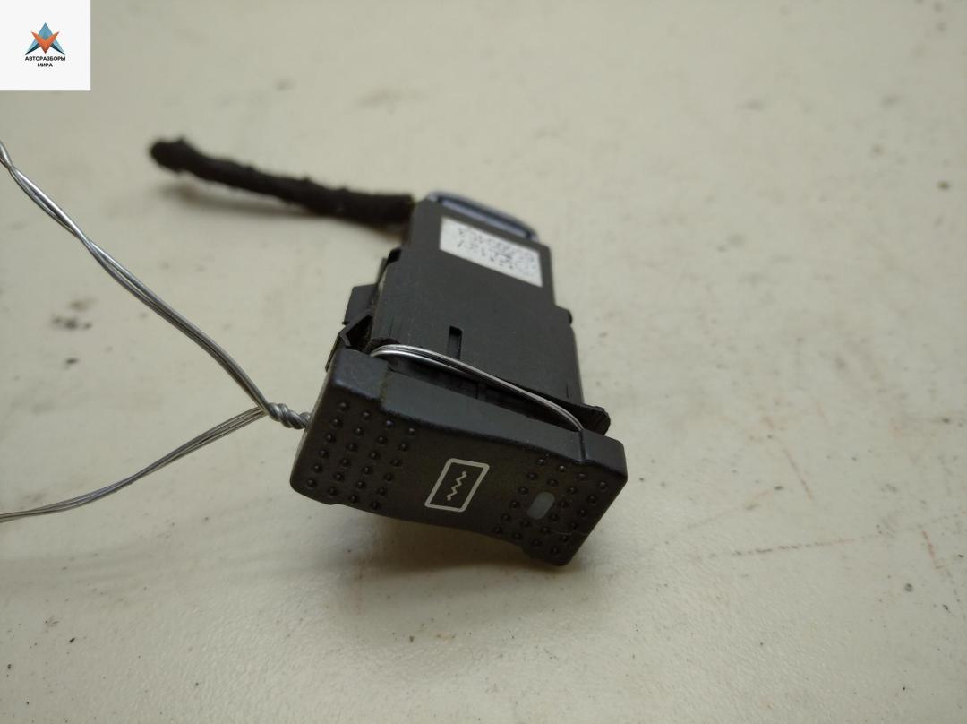 кнопка (выключатель) IVECO Daily 4 поколение 2008, 2.3 л., дизель, АКПП, белый, микроавтобус, 69500493 - фото №1