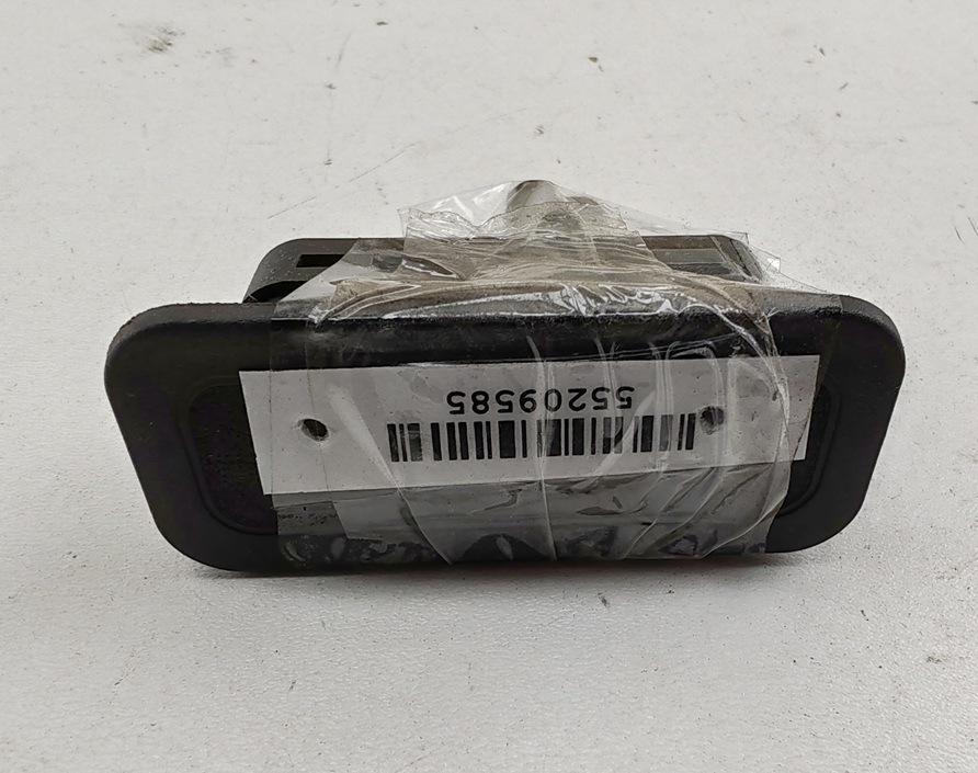 кнопка открытия багажника Renault Scenic II 2003, 2.0 л., бензин, МКПП, серый, минивэн, 8200076256