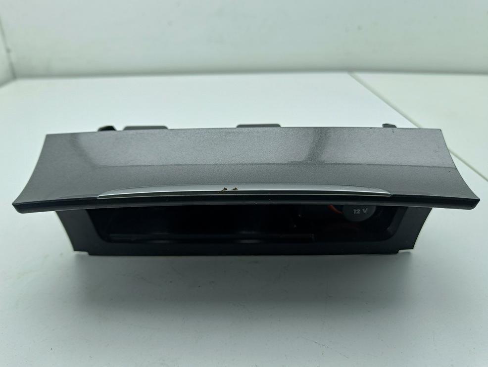 пепельница Volkswagen Passat B6 2008, 2.0 л., дизель, МКПП, синий, универсал, 318220100