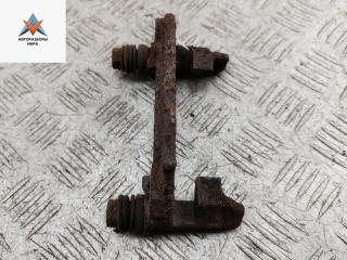 скоба суппорта Ford Focus 1 поколение [рестайлинг] 2001, 1.8 л., дизель, МКПП, серый, универсал