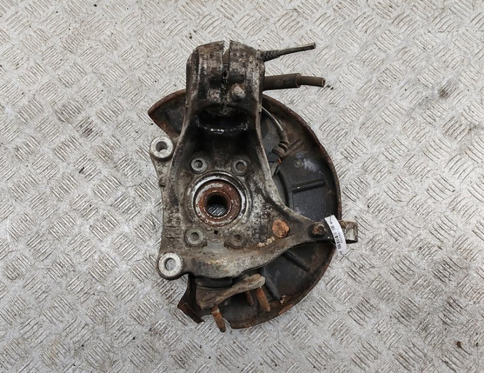 ступица передняя правая Volkswagen Passat B7 2013, 2.0 л., дизель, МКПП, чёрный, универсал