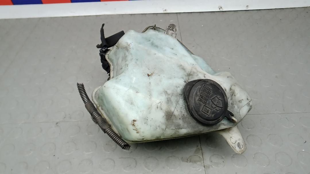 бачок омывателя Toyota Prius 2 поколение 2006, 1.5 л., бензин, АКПП, хетчбэк 5 дв. - фото №1