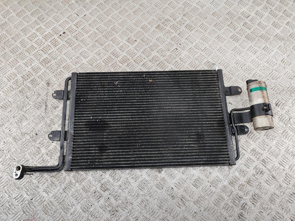 радиатор кондиционера Volkswagen Golf-4 2002, 2.0 л., бензин, МКПП, серый, универсал, 1J0820411D