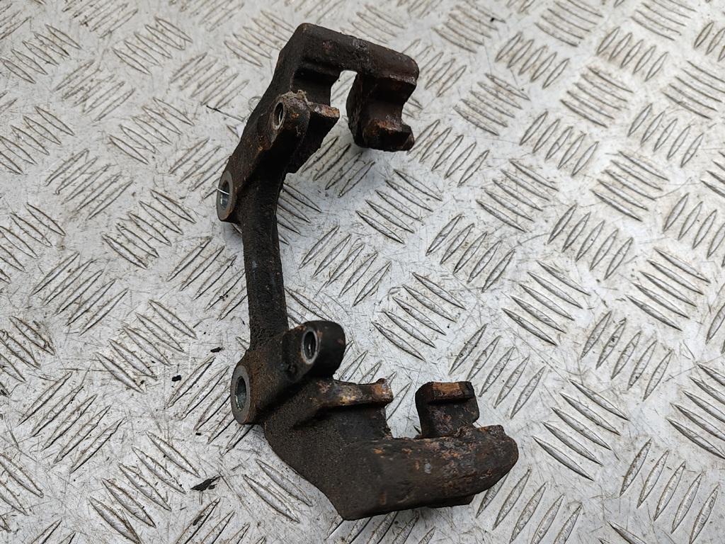 скоба суппорта Audi A6 C4 1996, 2.5 л., дизель, МКПП, красный, универсал