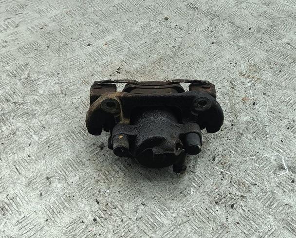 суппорт передний правый BMW 3 E46 2004, 2.0 л., дизель, МКПП, чёрный, универсал