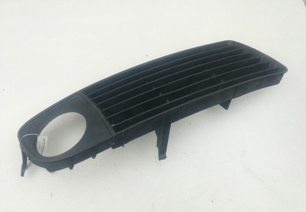 рамка фары противотуманной правой Audi A6 4B/C5 1997, 2.4 л., бензин, АКПП, зелёный, седан, 4B0807682 - фото №1