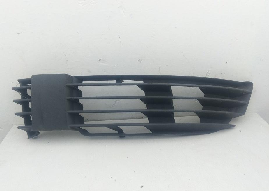 заглушка (решетка) в бампер Volkswagen Passat B5+ (GP) 2003, 1.9 л., дизель, МКПП, чёрный, универсал