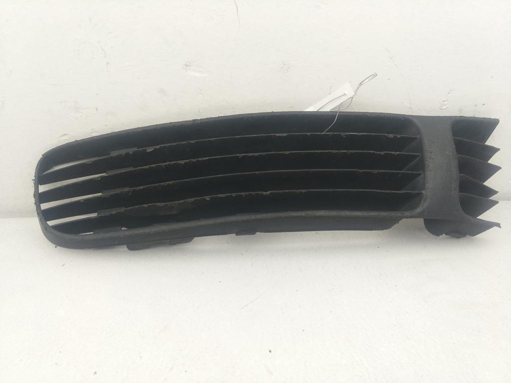 заглушка (решетка) в бампер Volkswagen Passat B5 2000, 1.6 л., бензин, МКПП, синий, универсал, 3B0853678