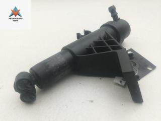 форсунка омывателя фары Volkswagen Passat B5 [рестайлинг] 2001, 2.0 л., бензин, МКПП, чёрный, универсал