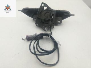 замок капота Volkswagen Passat B5 [рестайлинг] 2000, 1.6 л., бензин, МКПП, синий, универсал, 3B0823509M