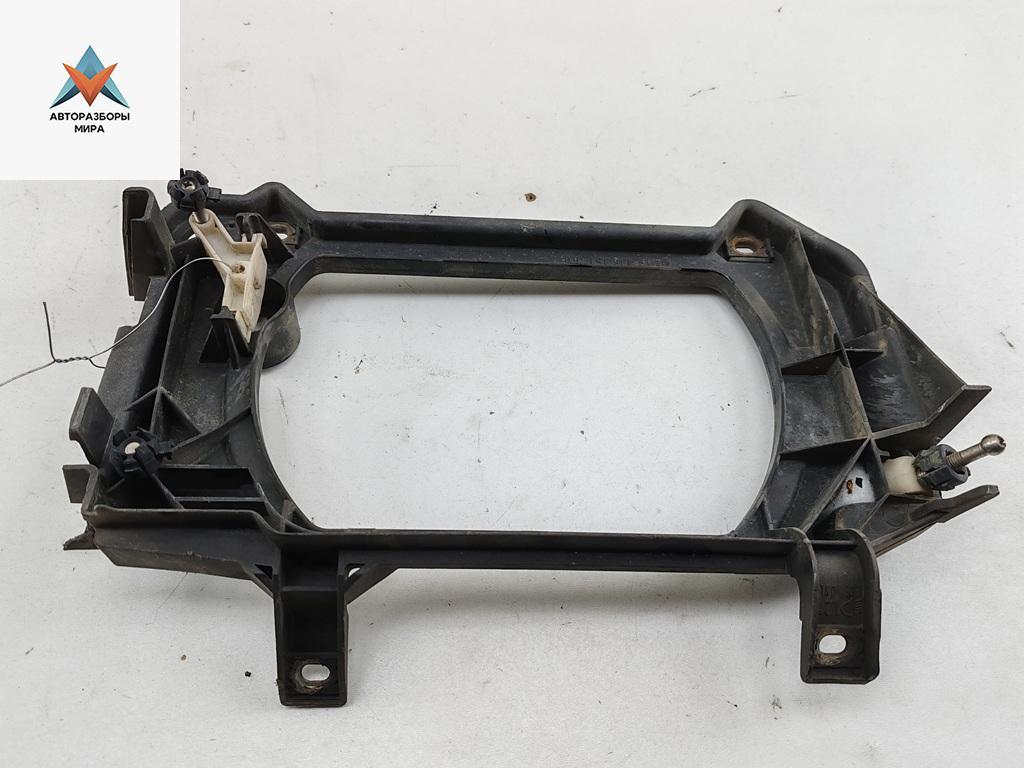 крепление фары левой Volkswagen Transporter T4 1992, 2.4 л., дизель, МКПП, серый, микроавтобус, 13635100 - фото №1