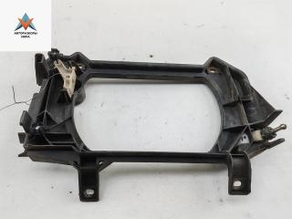 крепление фары левой Volkswagen Transporter T4 1992, 2.4 л., дизель, МКПП, серый, микроавтобус, 13635100