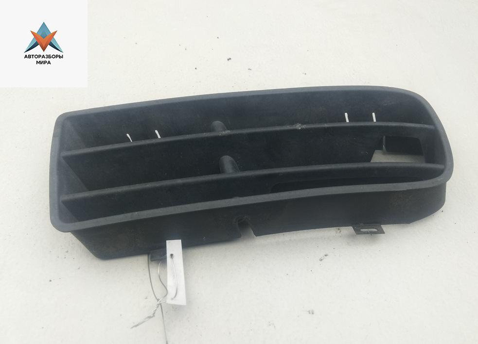 заглушка (решетка) в бампер Volkswagen Golf 4 поколение 2002, 2.0 л., бензин, МКПП, серый, универсал, 1J0853665 - фото №1