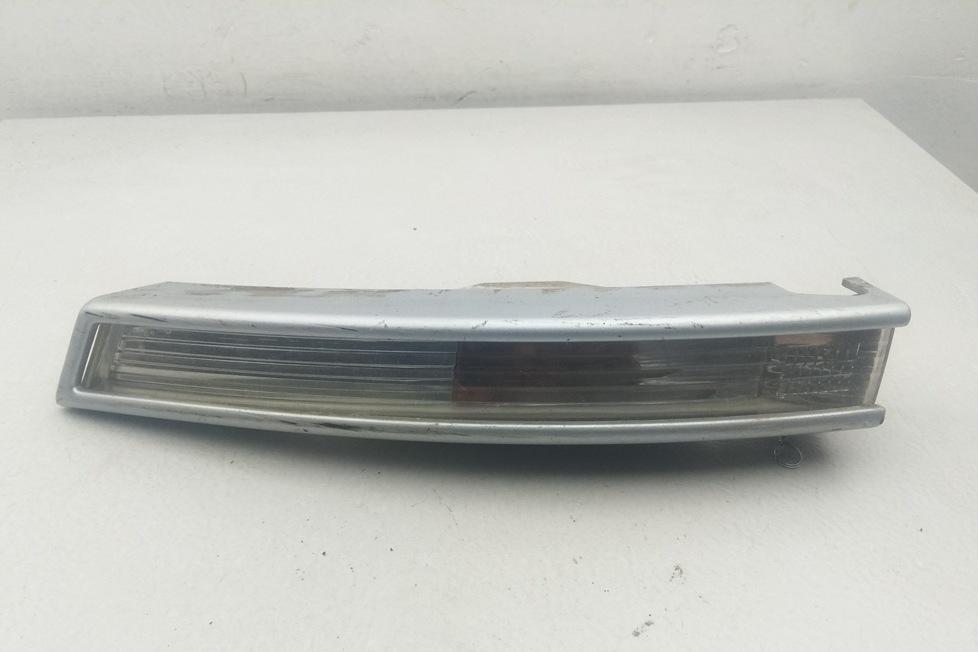 Поворотник (указатель поворота) левый Volkswagen Passat B6 2007, 2.0 л., дизель, МКПП, серый, универсал, 3C0953041L - фото №1