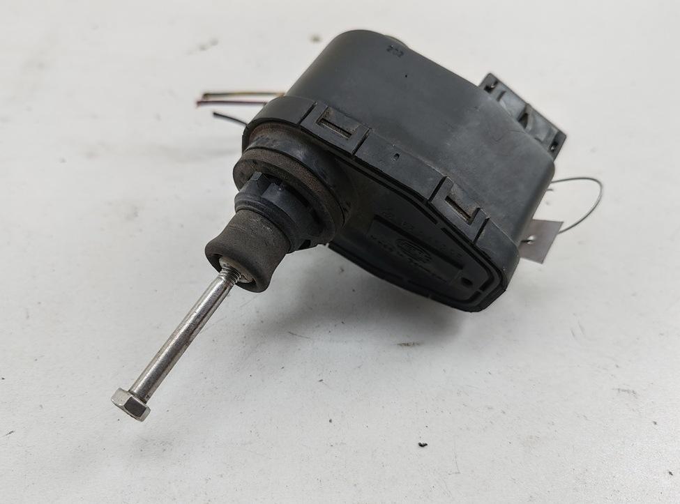 корректор фар Volkswagen Transporter T4 1992, 2.4 л., дизель, МКПП, серый, микроавтобус, 165941295 - фото №1