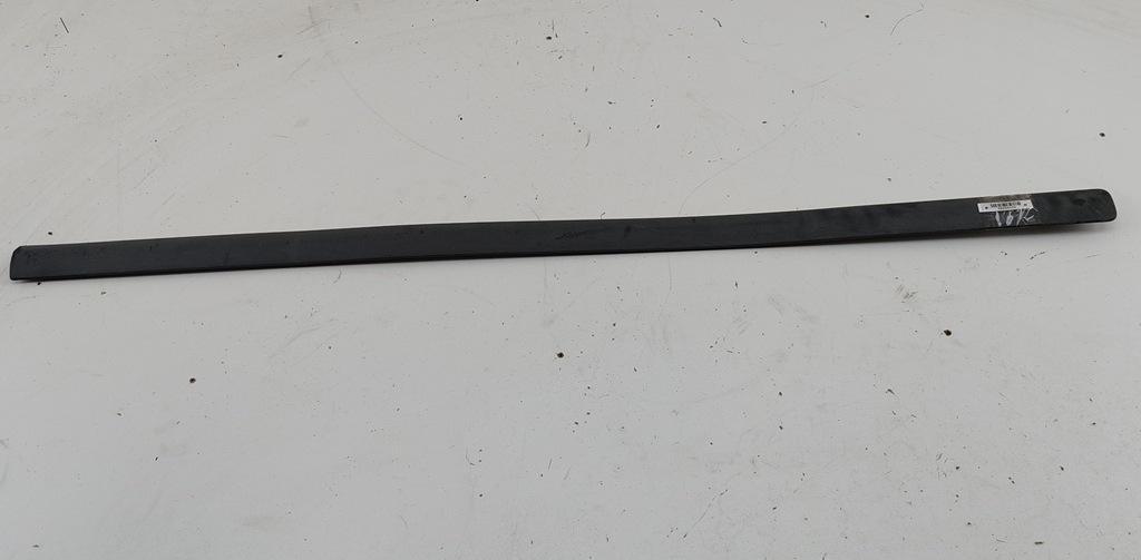 молдинг двери передней правой Volkswagen Passat B5 1999, 1.9 л., дизель, МКПП, зелёный, универсал, 3B0853516 - фото №1