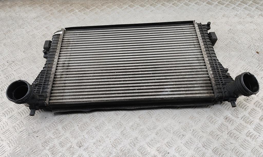 радиатор интеркулера Volkswagen Touran 2003, 2.0 л., дизель, МКПП, синий, минивэн