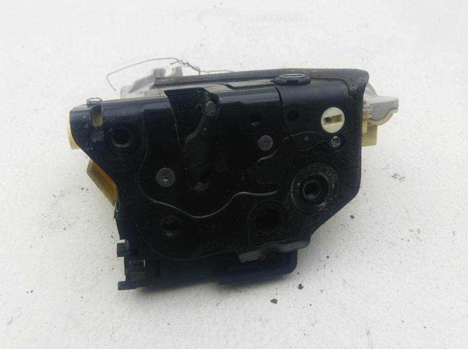 замок двери задней правой Volkswagen Passat B6 2006, 2.0 л., дизель, МКПП, синий, универсал, 3C4839016A