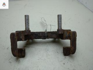 скоба суппорта Fiat Doblo 1 поколение 2002, 1.6 л., бензин, МКПП, красный, фургон