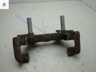 скоба суппорта Fiat Doblo 1 поколение 2002, 1.6 л., бензин, МКПП, красный, фургон