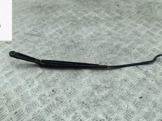 Щеткодержатель (поводок стеклоочистителя) передний Ford Focus 1 поколение [рестайлинг] 2001, 1.6 л., i, бензин, МКПП, серый, хетчбэк 5 дв., XS4117527A