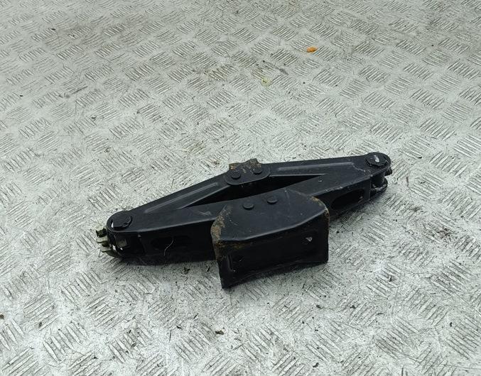 домкрат Ford Focus I 2001, 1.6 л., i, бензин, МКПП, серый, хетчбэк 5 дв.