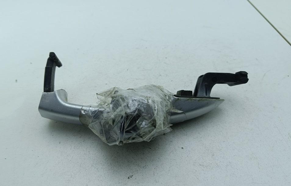 ручка наружная задняя правая Volkswagen Passat B6 2007, 2.0 л., дизель, МКПП, серый, универсал, 3C0837210 - фото №1