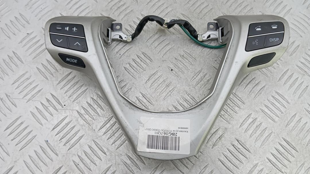 кнопки управления на руле Toyota VERSO 2011, 2.0 л., дизель, МКПП, минивэн - фото №1