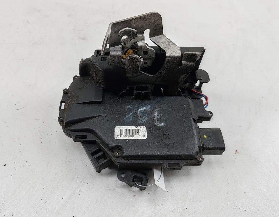 замок двери задней левой Audi A6 C5 2004, 2.5 л., дизель, АКПП, серый, универсал, 4B0839015G