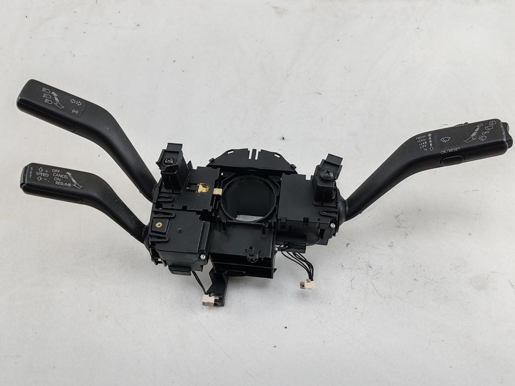 переключатель подрулевой Volkswagen Passat B6 2007, 2.0 л., дизель, АКПП, серый, универсал, 3C9953513S
