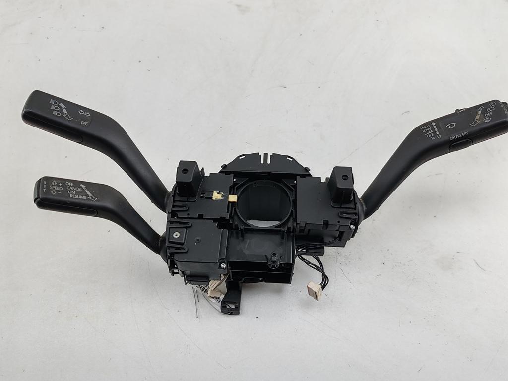 переключатель подрулевой Volkswagen Passat B6 2008, 1.9 л., дизель, МКПП, красный, универсал, 3C9953513S - фото №1