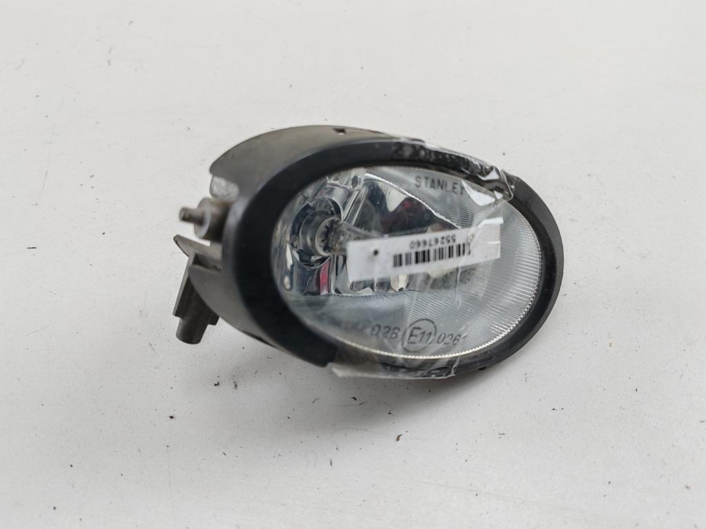 фара противотуманная правая Mazda 3 BK 2005, 1.6 л., бензин, МКПП, серый, хетчбэк 5 дв. - фото №1
