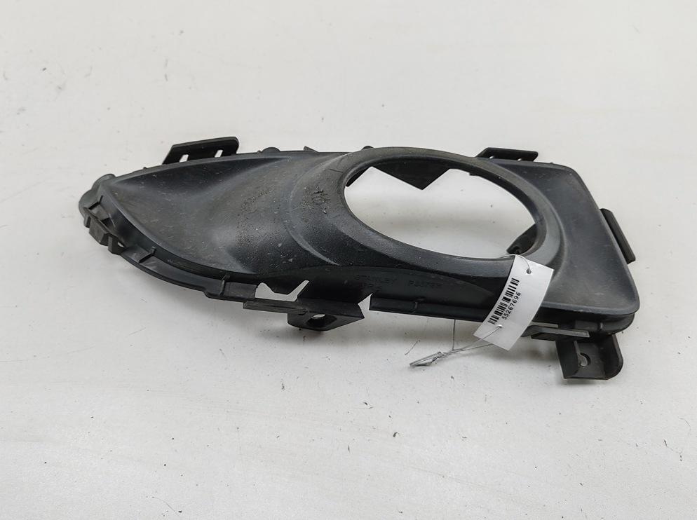 рамка фары противотуманной правой Mazda 3 BK 2005, 1.6 л., бензин, МКПП, серый, хетчбэк 5 дв. - фото №1