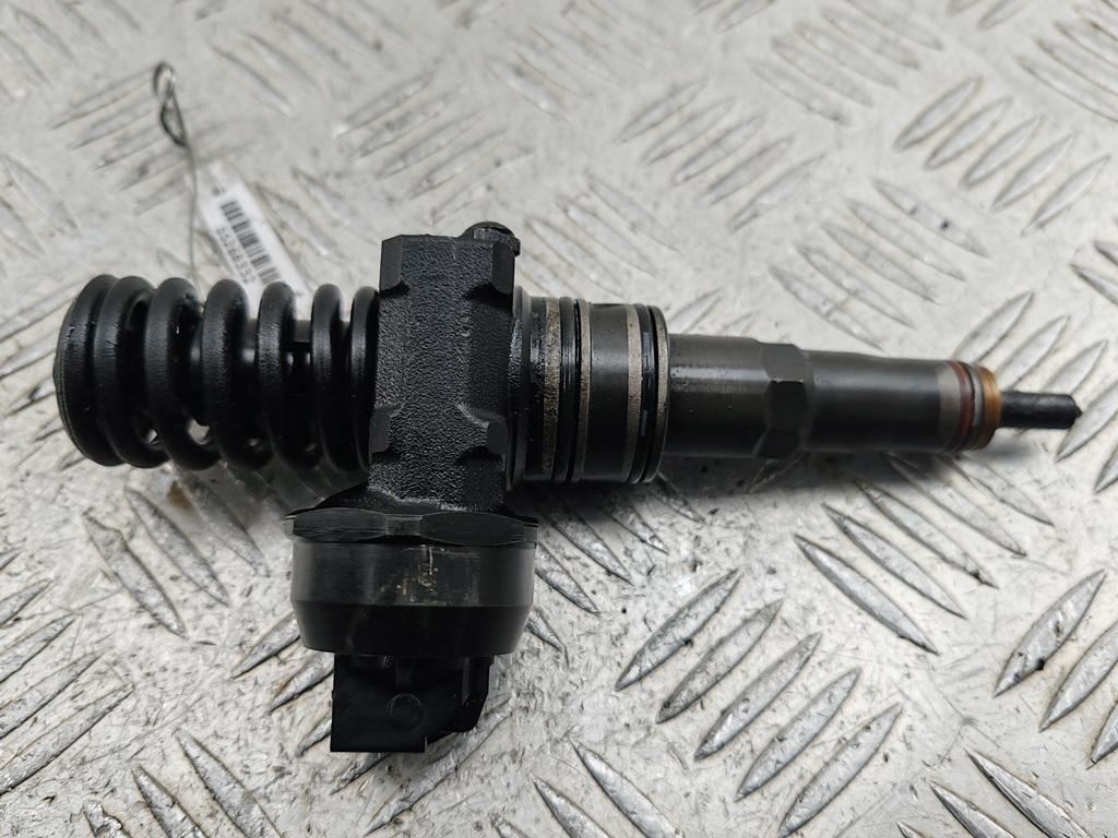 форсунка Volkswagen Passat B6 2007, 2.0 л., дизель, МКПП, серый, универсал, 038130073BQ, 0414720312