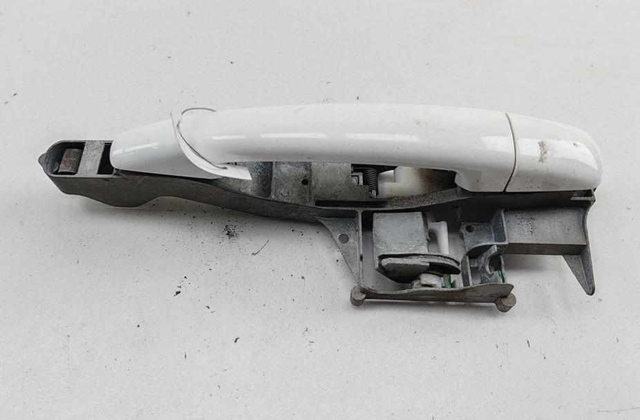 ручка наружная передняя правая Peugeot 308 T7 2009, 1.6 л., бензин, МКПП, белый, хетчбэк 5 дв., 1199D4