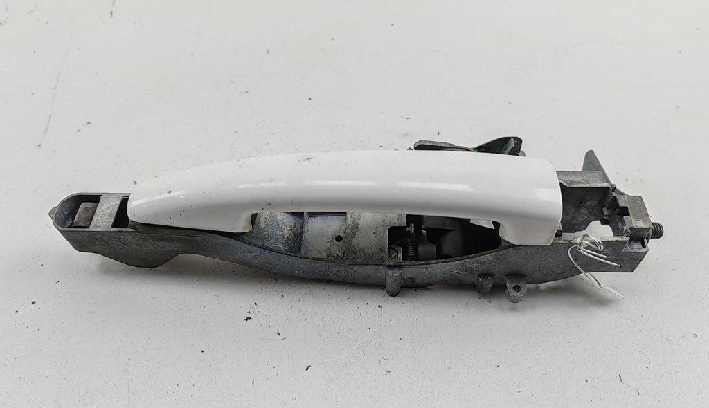 ручка наружная передняя левая Peugeot 308 T7 2009, 1.6 л., бензин, МКПП, белый, хетчбэк 5 дв., 96801686