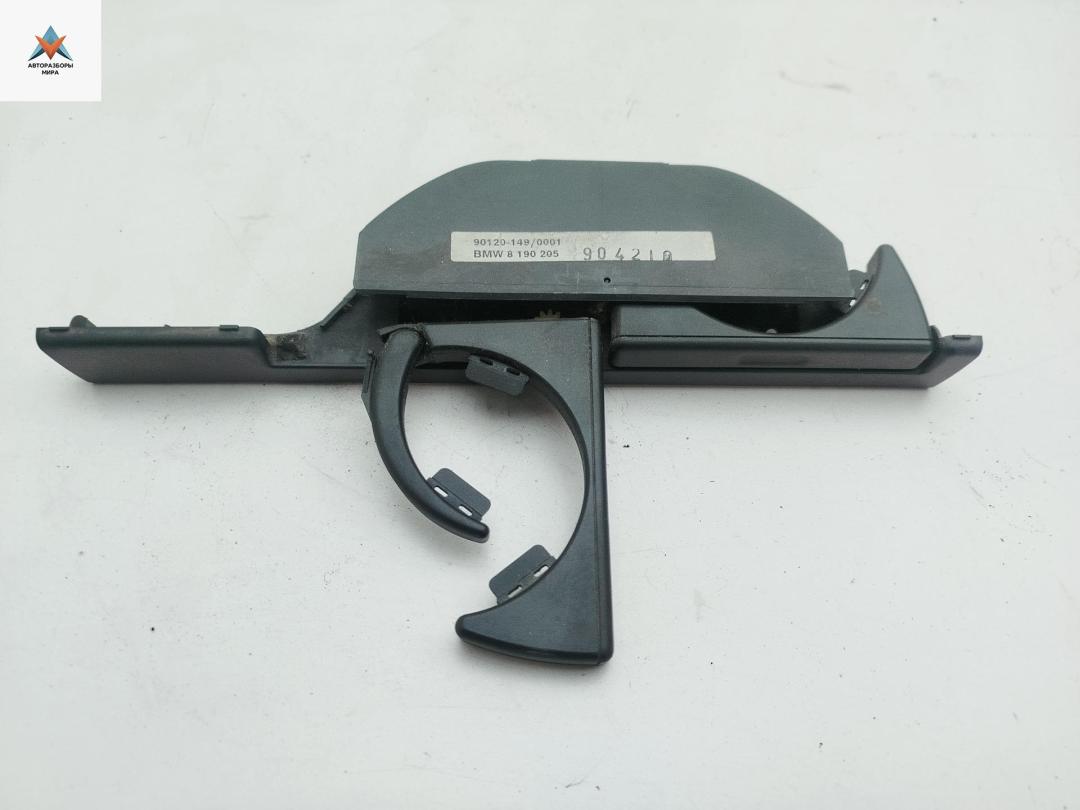 подстаканник BMW 5 серия E39 1999, 2.0 л., бензин, МКПП, синий, универсал, 8190205 - фото №1