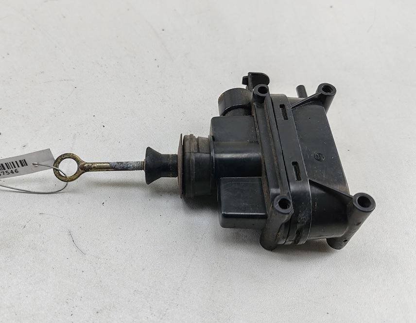 активатор (привод) замка двери Mercedes-Benz 190 W201 1989, 2.0 л., бензин, МКПП, красный, седан