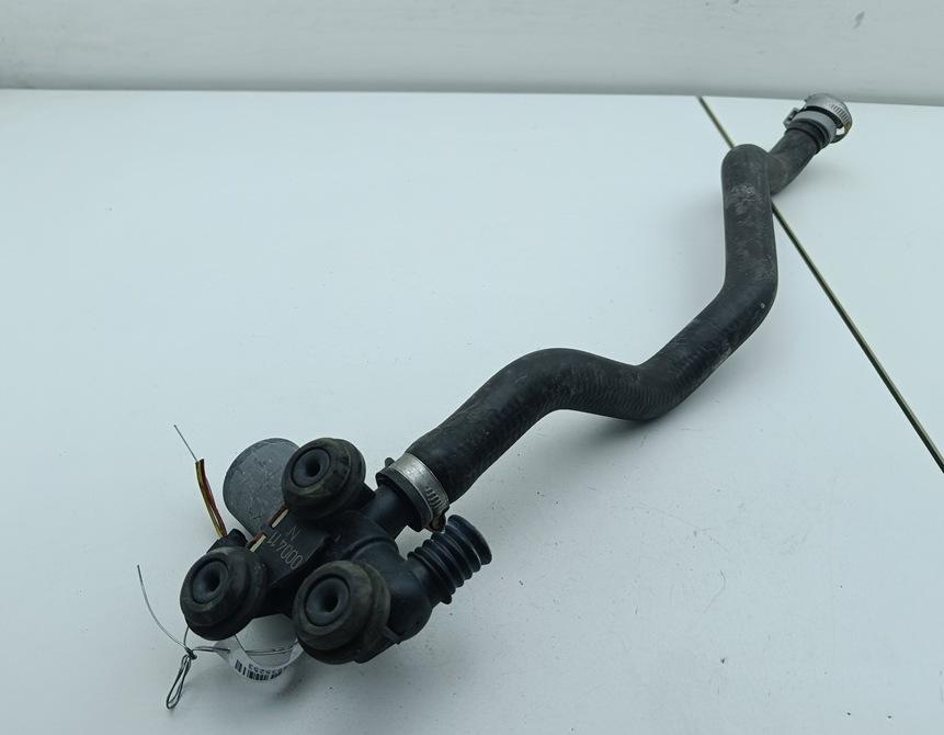 кран отопителя (печки) BMW 3 серия E46 2000, 1.9 л., бензин, МКПП, серый, купе, 8369805 - фото №1