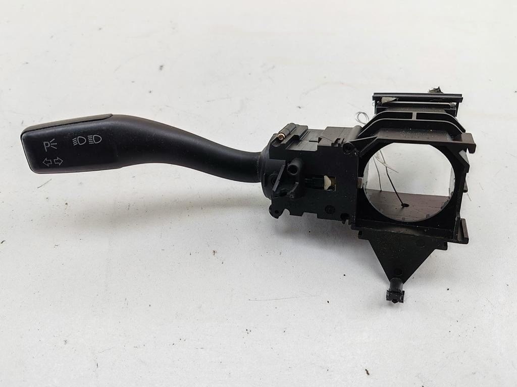 переключатель поворотов Audi A4 B6 2001, 1.8 л., Ti, бензин, МКПП, серый, универсал, 8E0953513A - фото №1