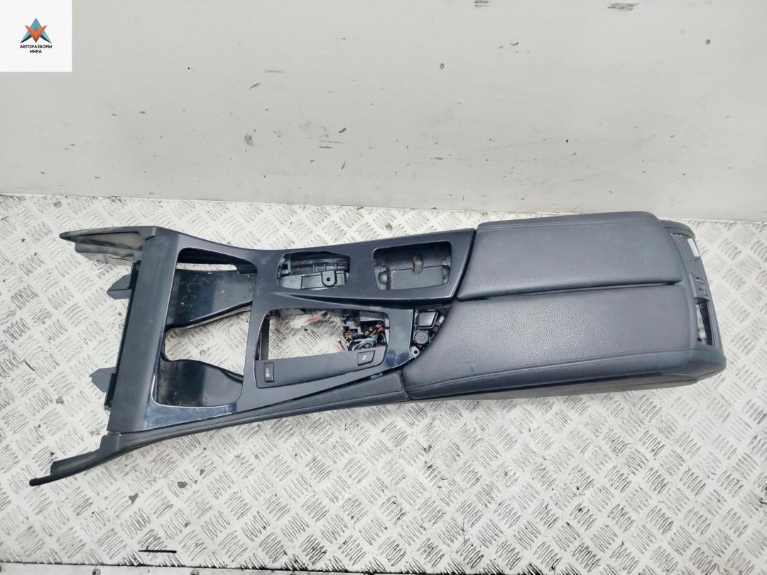 консоль салона (центральная часть) BMW 5 серия F07/F10/F11 2011, 3.0 л., дизель, АКПП, серый, универсал - фото №1