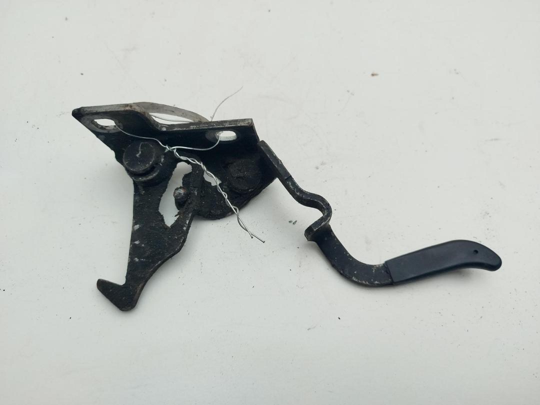 ручка открывания капота BMW 3 E46 2000, 2.0 л., дизель, МКПП, серый, седан, 8238459