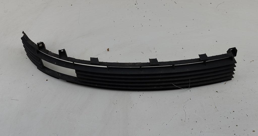 заглушка (решетка) в бампер Opel Omega B 2000, 2.2 л., бензин, МКПП, серый, седан, 09147440
